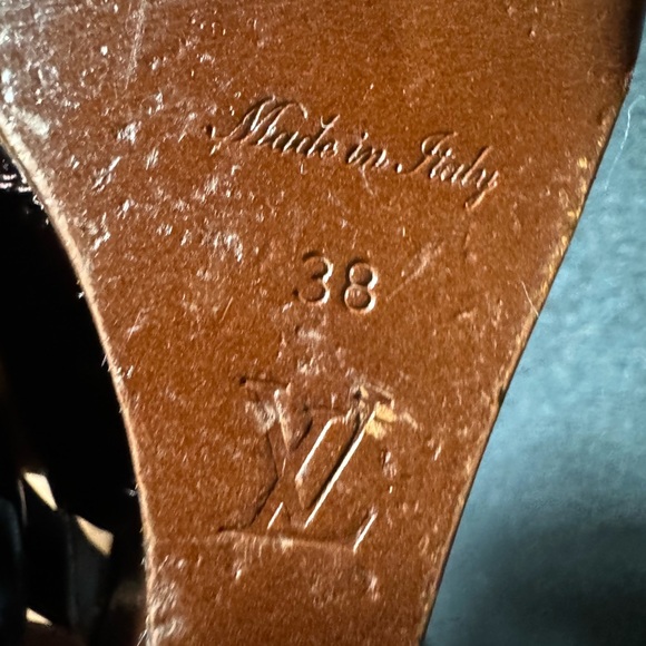 LOUIS VUITTON Enamel Mule Sandals Logo Gold Plate - Picture 4 of 4